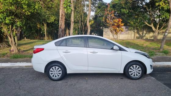 HYUNDAI HB20S 1.6 COMFORT PLUS 16V FLEX 4P MANUAL HYUNDAI HB20S 1.6 COMFORT PLUS 16V FLEX 4P MANUAL